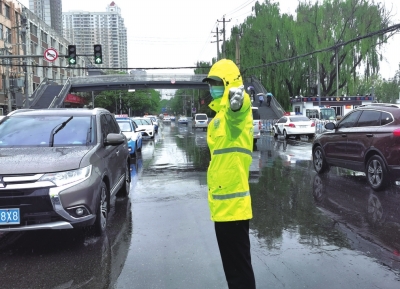 雨情急！多部門聯(lián)動疏通保暢