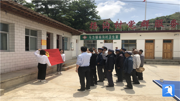 6月29日，天水市武山縣紀(jì)委監(jiān)委組織黨員干部在馬力鎮(zhèn)楊溝村重溫入黨誓詞。_副本.jpg