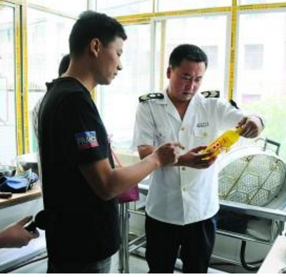 蘭州市場監(jiān)管局綜合行政執(zhí)法隊開展學校、托幼機構(gòu)食品安全專項檢查