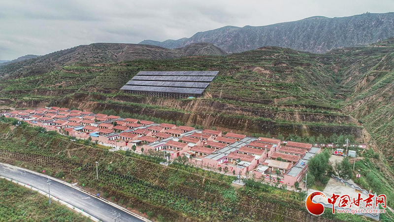 【跟著總書記看甘肅】布楞溝村：水引來了，路修通了，新農(nóng)村建起來了（圖）