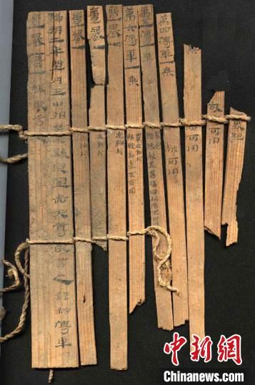 圖為藏于敦煌博物館內(nèi)的漢代簡(jiǎn)牘。敦煌市委宣傳部供圖