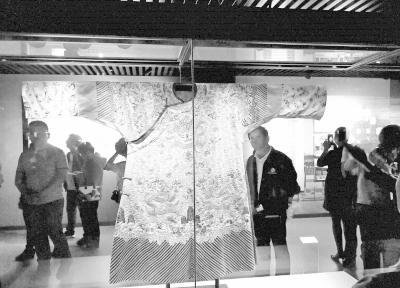 甘肅文化丨嘉慶所賜，被當(dāng)戲服 永登博物館九龍黃袍的前世今生