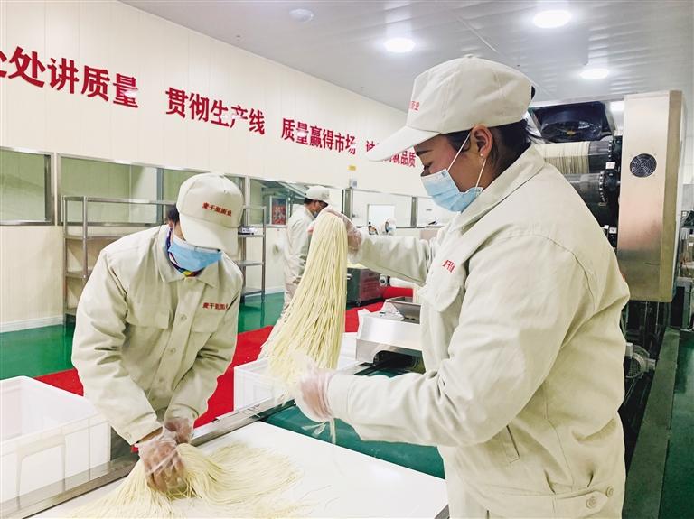 蘭州市規(guī)?；懊鏃l加工項目”投入運營 將配送到市區(qū)280多家直營店