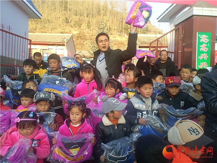 “新年新衣”送溫暖 中國甘肅網邀您一起獻愛心