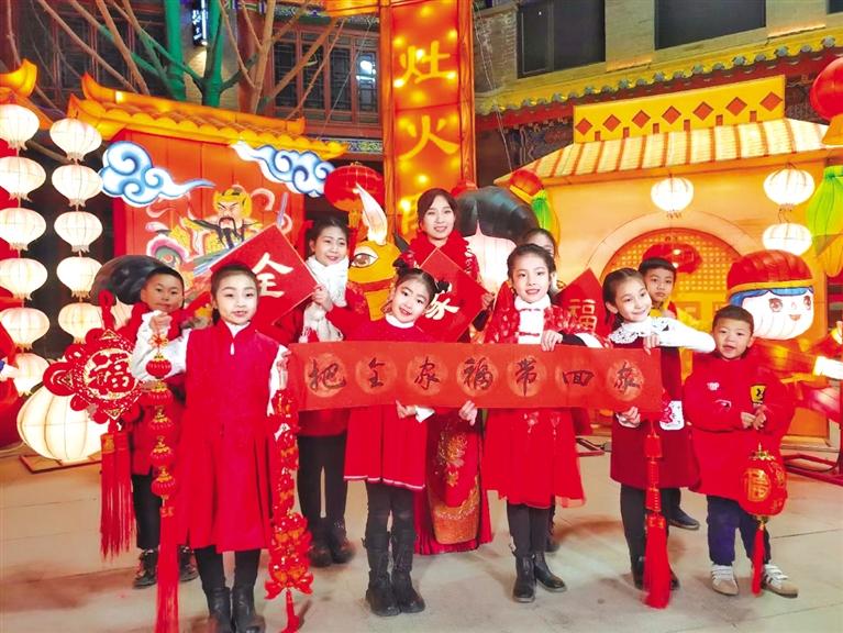 原創(chuàng)音樂電視《全家?！废蛱m州市人民拜年！