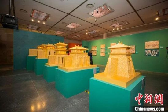 圖為呈現(xiàn)敦煌壁畫中的建筑和園林之美的復原模型。(資料圖) 敦煌研究院供圖