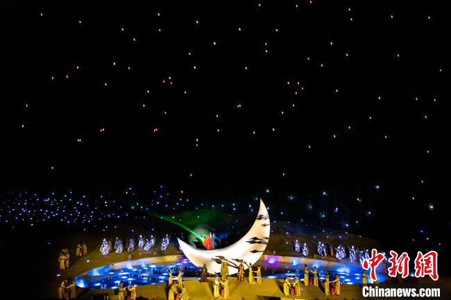 圖為大型沙漠實(shí)景演出《敦煌盛典》演出劇照。(資料圖) 敦煌市委宣傳部供圖