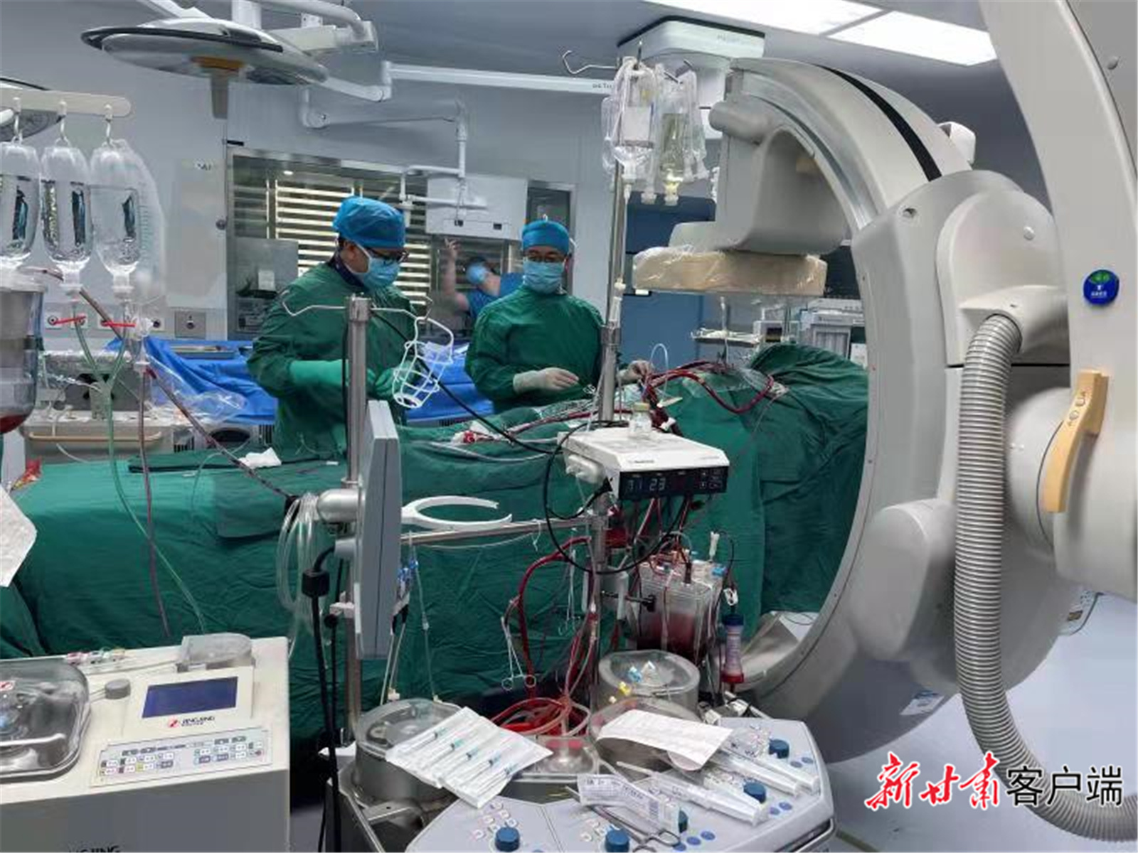 填補(bǔ)省內(nèi)空白，蘭大一院連續(xù)完成“一站式”雜交手術(shù)