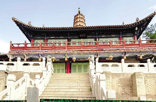 白塔寺閉門謝客，何時(shí)開放？管理處：白塔基礎(chǔ)出現(xiàn)病害圍擋施工，預(yù)計(jì)年底前完工