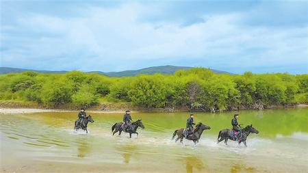 草原騎警，牧民心中的親人——記瑪曲縣公安局草原騎警大隊(duì)
