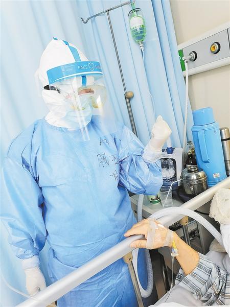 白衣天使 逆風(fēng)綻放——記第48屆南丁格爾獎獲得者、慶陽市人民醫(yī)院重癥監(jiān)護(hù)室護(hù)士長脫亞莉