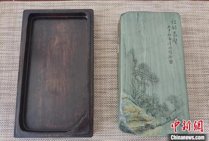 圖為盧保勝為提升洮硯文化內(nèi)涵，制作“一硯一銘、一盒一拓”成品展示。　張婧 攝
