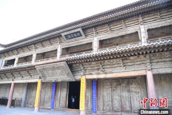圖為張掖大佛寺建筑外圍?！钇G敏 攝