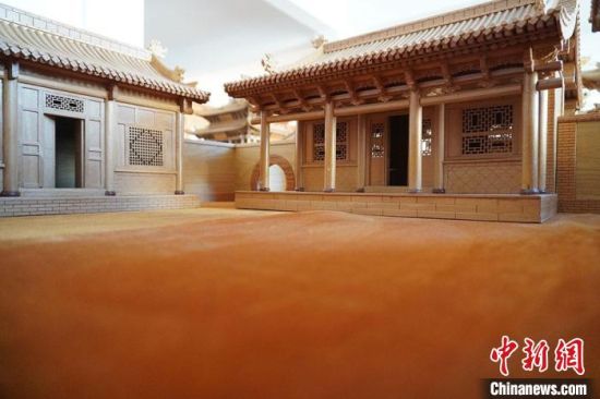 圖為微縮建筑蘭州四合院內(nèi)部結(jié)構(gòu)。　九美旦增 　攝