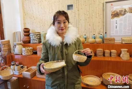 40多種精小玲瓏、純手工制作的新型盛食容器、居家工藝品等，每一件都令人愛不釋手?！●T志軍 攝