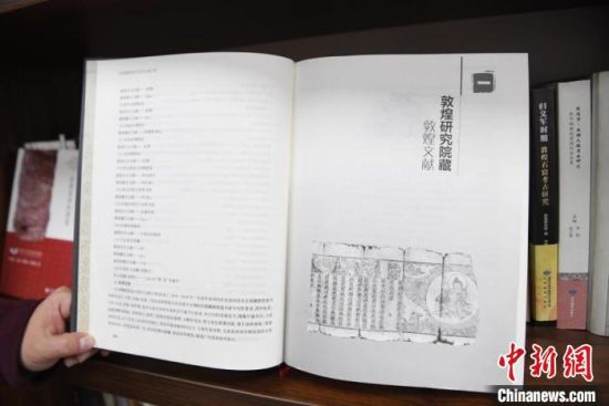 《甘肅藏敦煌遺書(shū)研究文獻(xiàn)引得》編纂耗時(shí)8年，收錄研究文獻(xiàn)數(shù)據(jù)總計(jì)17000條，時(shí)間跨越110年?！钇G敏 攝