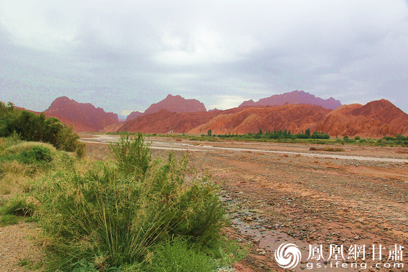 庫車銅廠河沿途，曾經(jīng)的絲路古道。楊文遠 攝