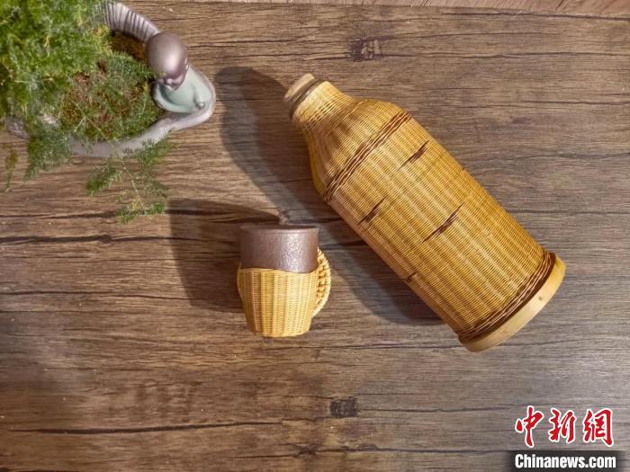 圖為竹編暖壺套。(資料圖) 甘肅省非遺保護(hù)中心供圖