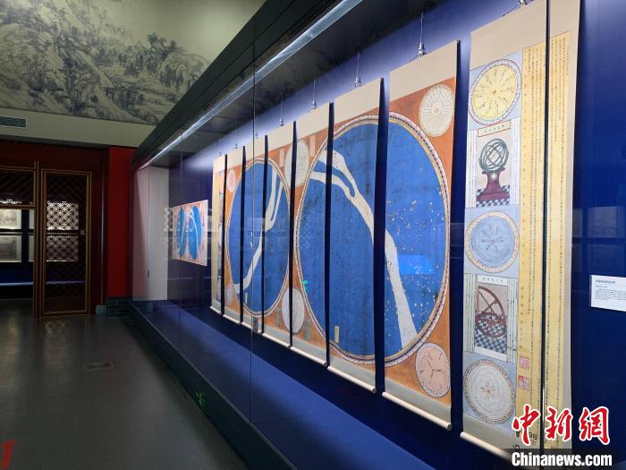 展品《赤道南北兩總星圖》 國家典籍館供圖 展品《赤道南北兩總星圖》 國家典籍館供圖