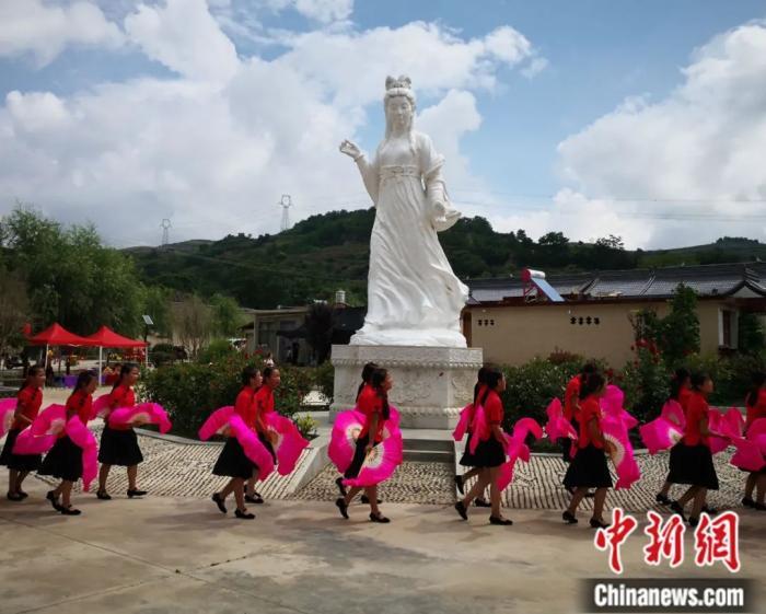 甘肅省西和縣乞巧節(jié)活動(dòng)。殷春永 攝