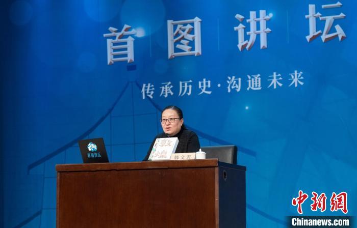 敦煌研究院文化弘揚(yáng)部講解科科長(zhǎng)韓文君。　湖南文藝出版社供圖