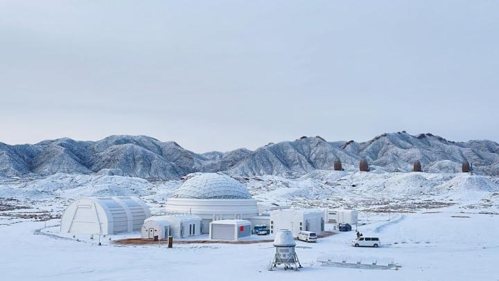 2023年12月14日拍攝的甘肅省金昌市“火星1號基地”雪后景象。新華社發(fā)(李婷 攝)