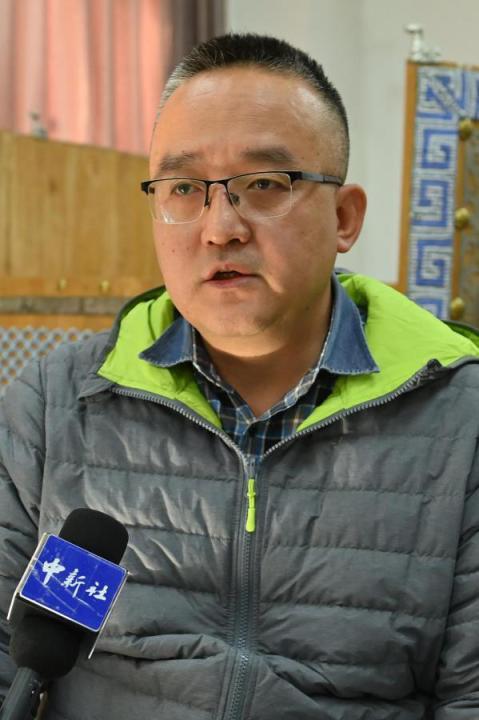 謝焱，甘肅省文物考古研究所副研究館員、考古研究二部主任、田野考古項(xiàng)目負(fù)責(zé)人。主持參與了張家川馬家塬戰(zhàn)國(guó)西戎墓地、臨潭磨溝齊家文化墓地等20多項(xiàng)考古調(diào)查、發(fā)掘工作，曾獲得中國(guó)國(guó)家文物局田野考古二、三等獎(jiǎng)，“十二五”文物保護(hù)科學(xué)和技術(shù)創(chuàng)新二等獎(jiǎng)等榮譽(yù)。