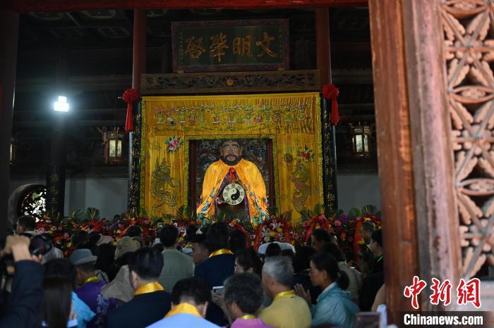 6月21日，2024(甲辰)年公祭中華人文始祖伏羲大典在甘肅天水舉行，來(lái)自海峽兩岸及港澳地區(qū)約500人現(xiàn)場(chǎng)共祭中華人文始祖伏羲。中新社記者 李亞龍 攝